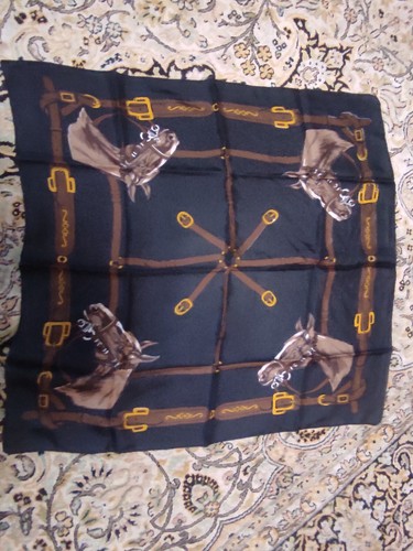 Foulard cm environ - 75,