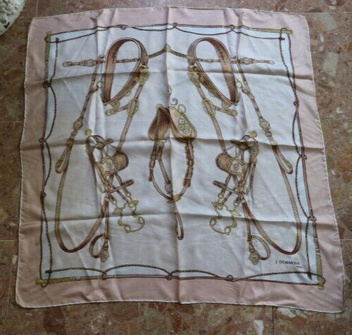 Foulard carré soie d - de, j.